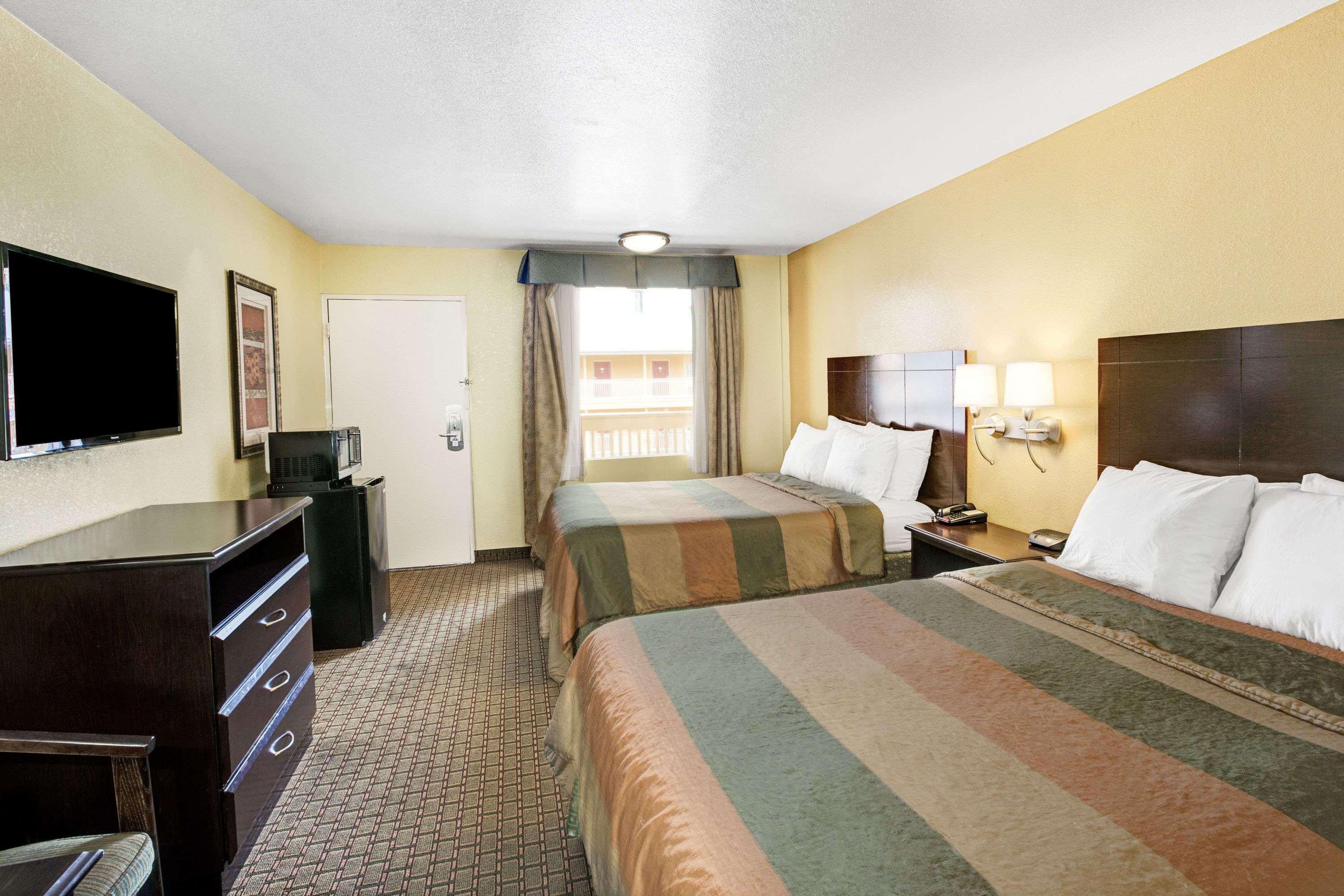 Days Inn & Suites By Wyndham Downtown Gatlinburg Parkway Zewnętrze zdjęcie