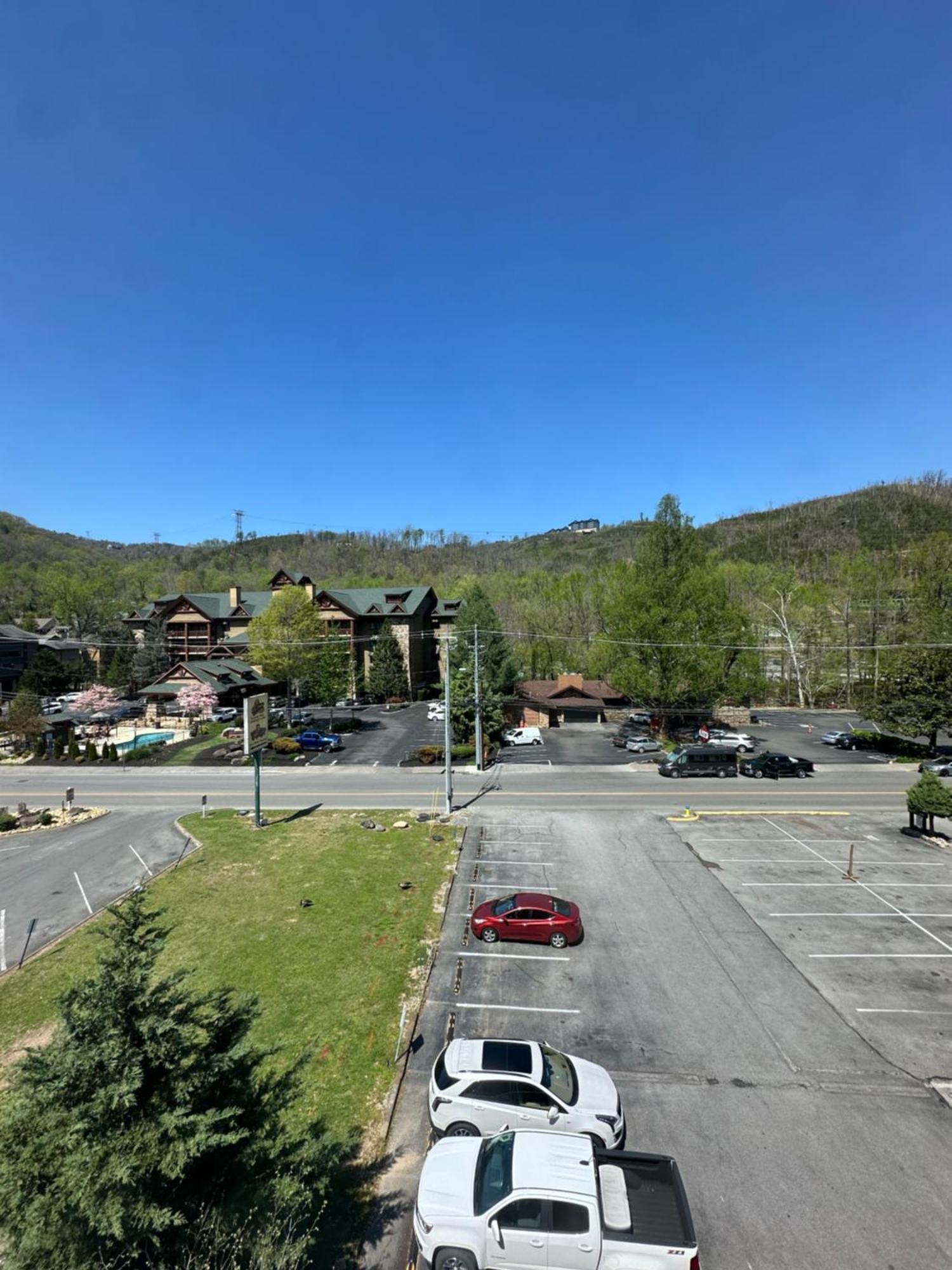 Days Inn & Suites By Wyndham Downtown Gatlinburg Parkway Zewnętrze zdjęcie
